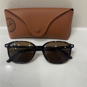 Women’s Rayban sunglasses